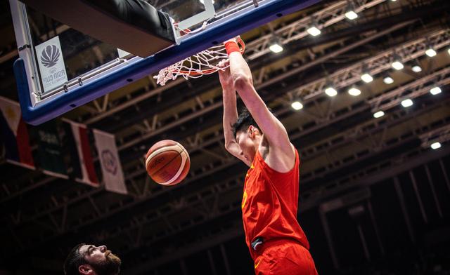 nba名人赛名单_朱俊龙认为中国男篮的内线球员发挥很好