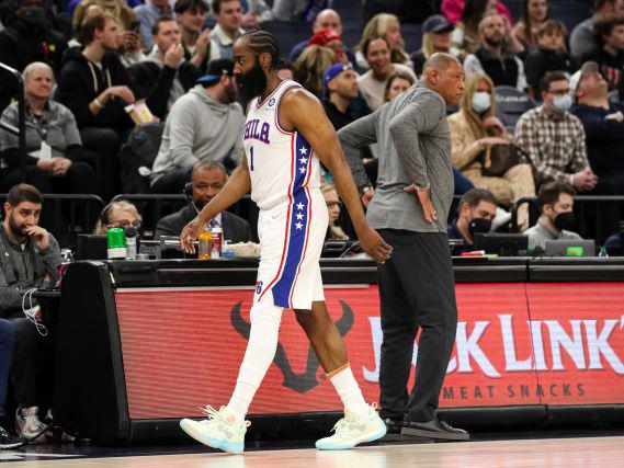 nba哈登，哈登必须要帮助球队更进一步，76人队的主教练里弗斯