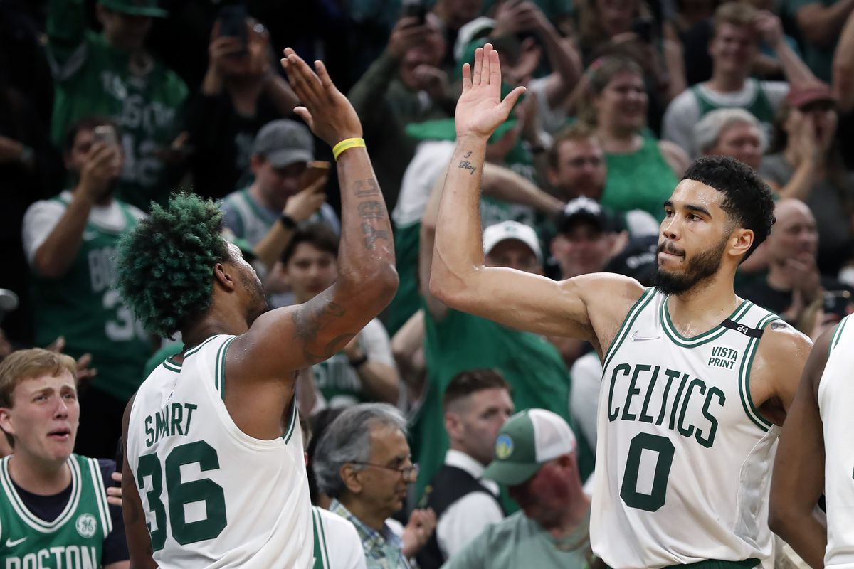 nba东部_凯尔特人队拥有着最佳防守球员马库斯