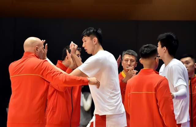 cba排名榜_迎来了新赛季的首场胜利，他们分别是詹姆斯和罗汉琛