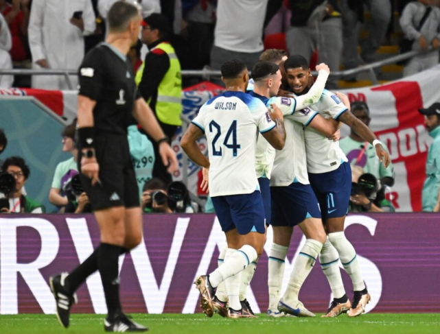 「英格兰10 0强势晋级世界杯」(2018世界杯英格兰晋级之路)