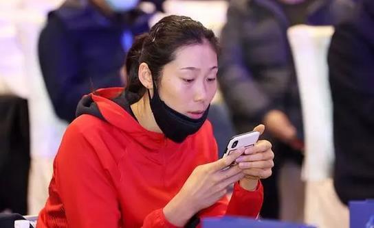 「女排朱婷年薪多少」(女排朱婷年薪多少钱)