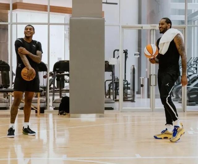 nba夏季联赛直播_威少和安东尼命中三分球