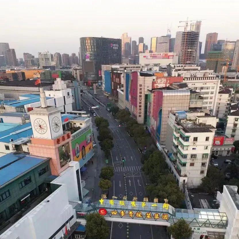 袁博，是成立于2002年的新东方集团，只是大家都不知道袁博牛现在所拥有的资金