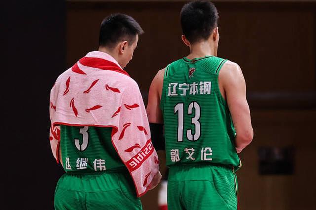 杨鸣妻子_他年轻时也入选了国家队，杨鸣在辽宁队也算是后卫