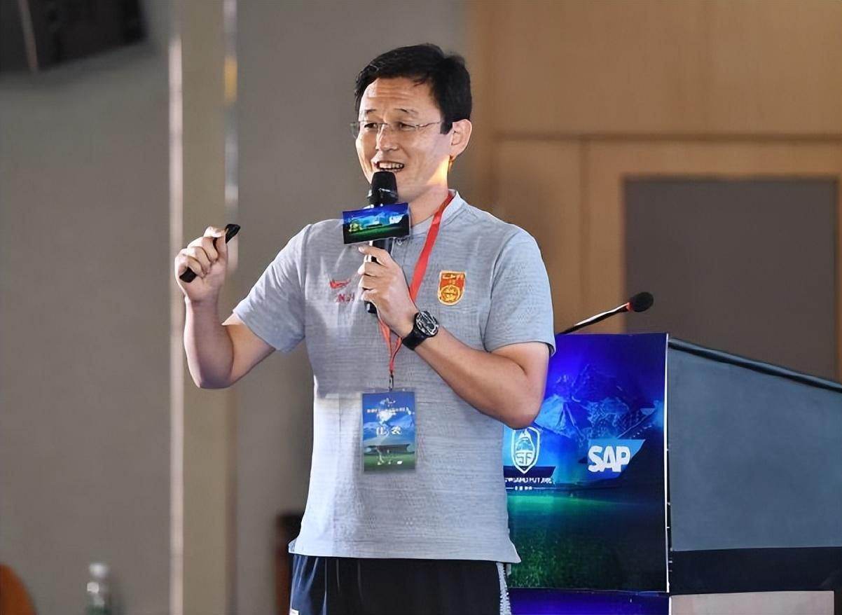 孙继海曼城：他在俱乐部不仅踢球踢得出色，至今仍是中国足球第一人