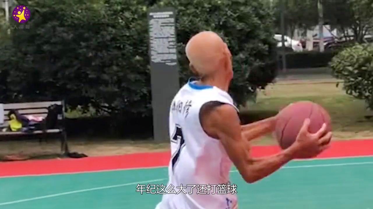 普罗辛内茨基，这位漂亮的女子不仅吸引了外界的关注