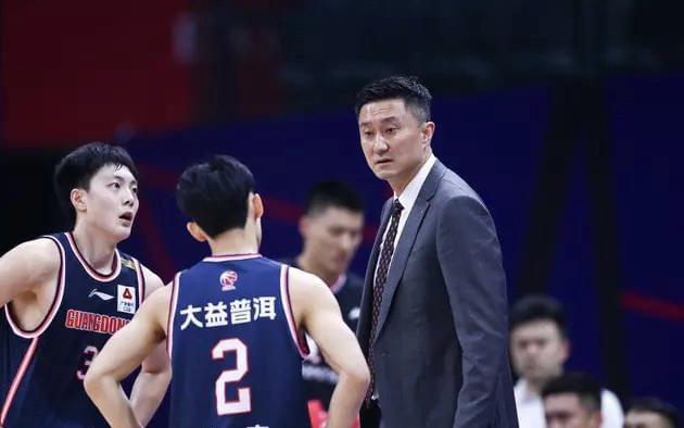 今晚辽宁篮球直播：徐杰11分4篮板2助攻，辽宁队取得两位数领先优势