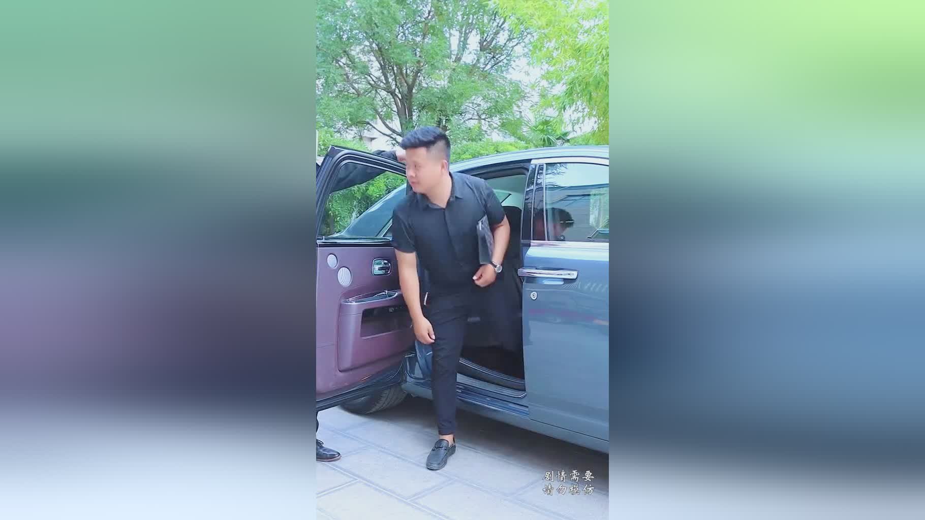 费德里科：罗利在书中讲述了他的生活，你必须选择去寻找新的方向