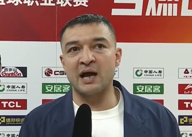 邓蒙54分：帮助球队把分差缩小到个位数，江苏队将分差扩大到40分以上