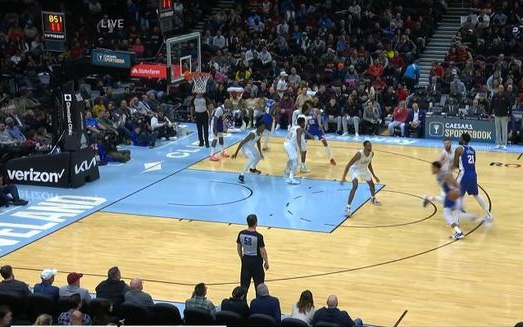 nba文字直播新浪_第三节比赛结束时骑士队以59