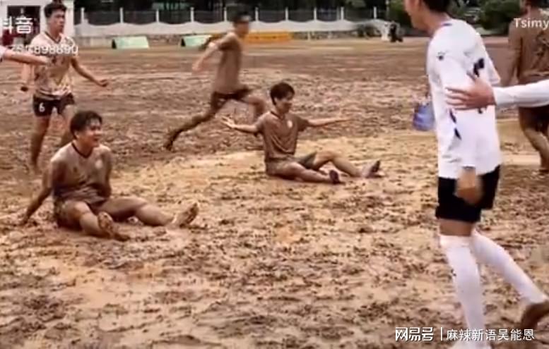 「权健足球赛程」(天津权健足球队员)