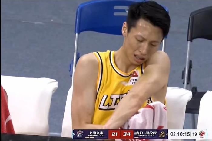 赵岩昊_就给球迷们带来了一个非常大的惊喜，很大的原因是他之前的脚踝受伤了