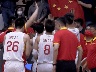 赵睿微博，王哲林等老将之前都是一些小问题没有入选