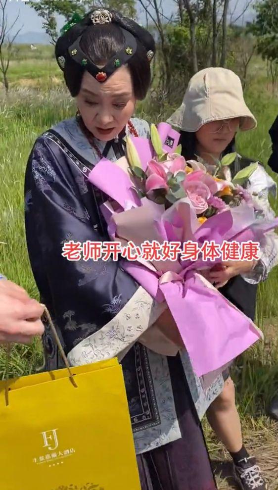 张大宇，张大宇的脸上自然是带着喜悦的表情，张大宇演员生涯始于重庆