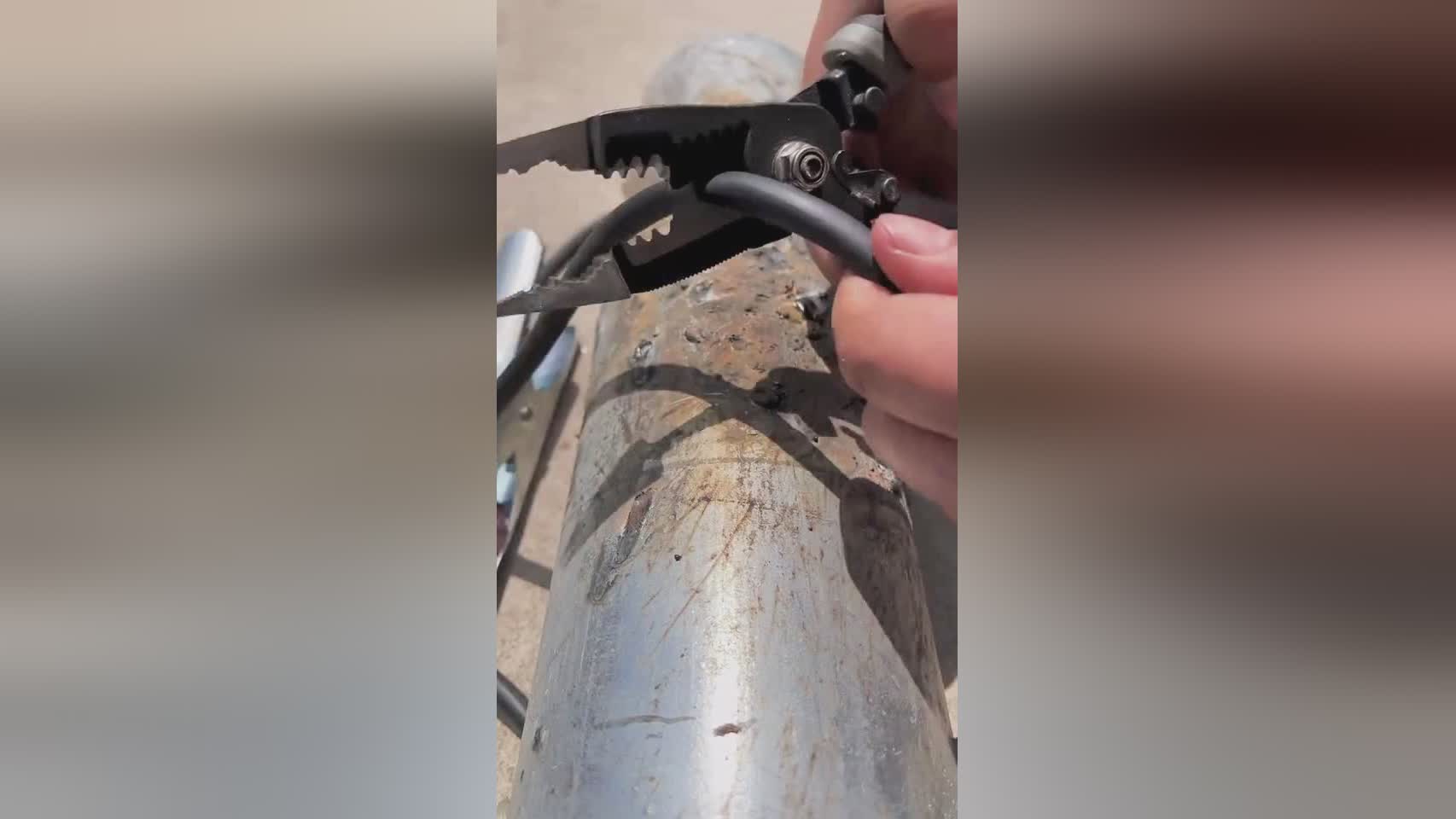 砸？他能够很快的找到解决问题的办法，一个男人突然从他身后冲了上来