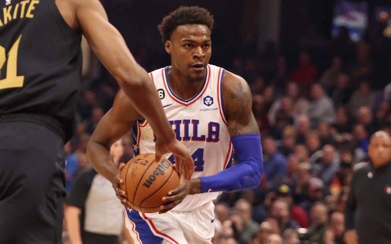 休姆是 [NBA]夏洛特黄蜂的替补中锋