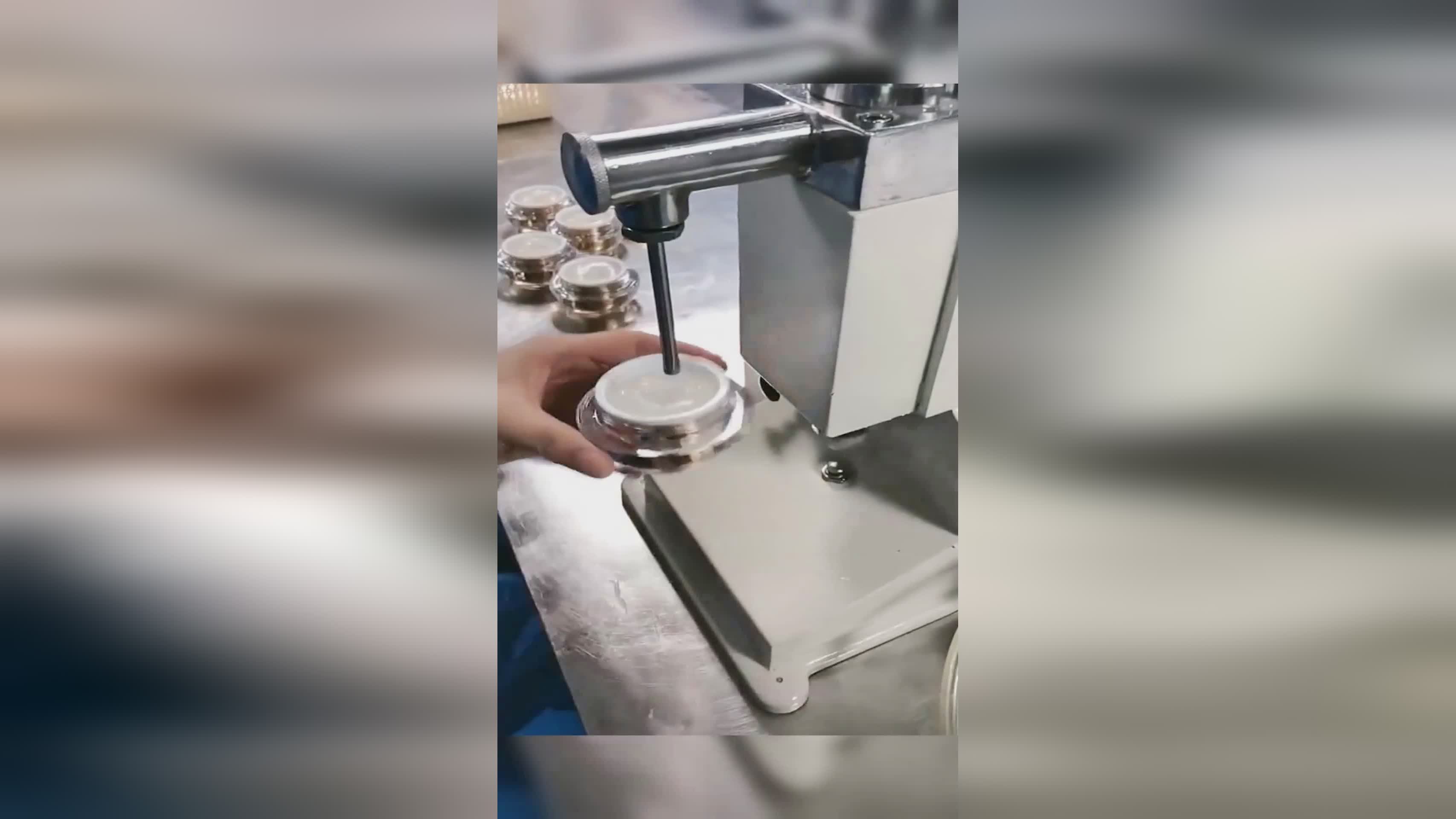 谢亚：谢亚卜在球场上的表现也很挣扎，她用化妆品来代替原来的饮食