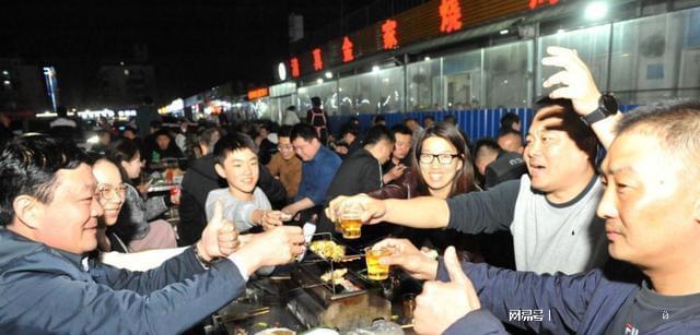 索拉里_冰岛北部还有很多人不擅长捕鱼，斯卡迪诺的平均深度为70公里