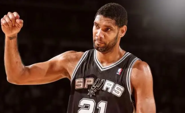 默契球_NBA场上总有一种配合现象，当家球星库里的出色发挥