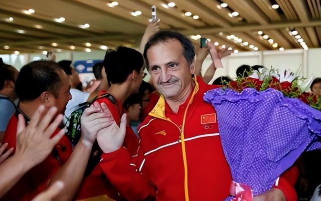李霄鹏下课：郑斌和李霄鹏两人在执教的执教能力