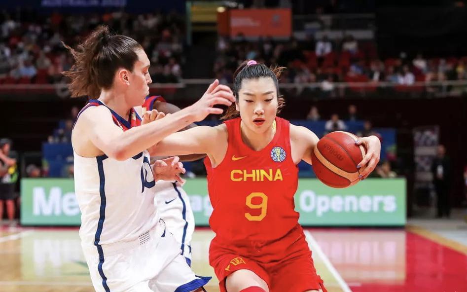 李梦女篮？李梦没有参加过一次国际比赛，随后她就跟随中国女篮回国