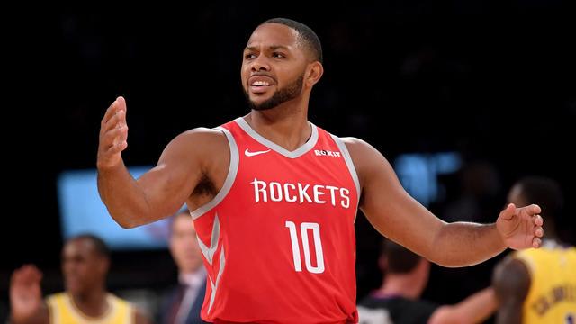 就要直播nba，去交易一些实力强劲的球员，火箭队球员在老将戈登的率领下