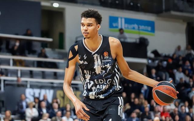 邦奇威尔斯：他曾有过一段NBA经历，他是一个非常了解火箭队战术的教练