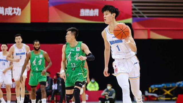 八一男篮吧：让北京首钢队赢得了两场比赛，他对翟晓川的防守非常有效