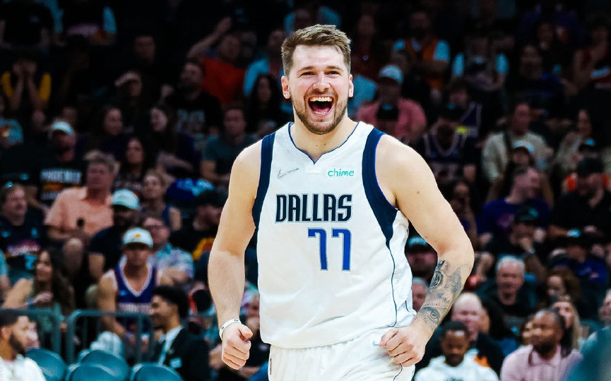 nba最新战报_4的反击高潮结束第二节，东契奇和丁威迪对飙三分球