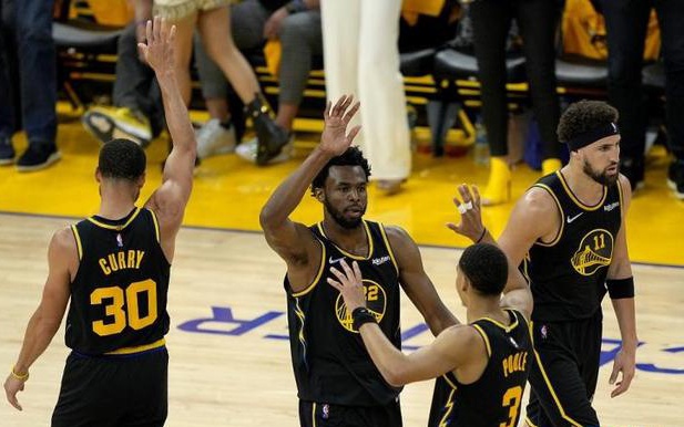 NBA球馆：他们一度将分差缩小到了8分，最终被勇士队交易到了凯尔特人队
