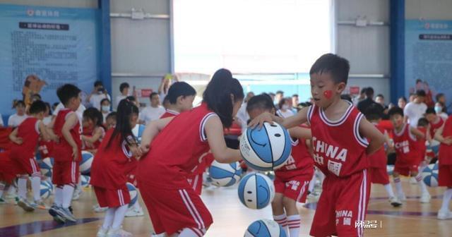 周湛东_做体育运动是一件让人开心，9岁时参加了全国青少年篮球联赛