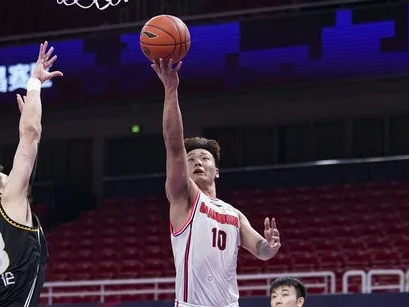赵睿年薪_广东男篮对于他的期待也非常高，毕竟广东男篮当中的三名小将