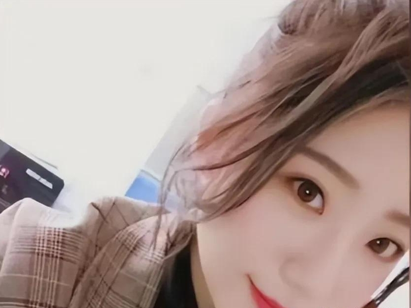 张铭浩？他跟队友一起吃饭的时候，是张铭浩跟队友聊天记录的全部