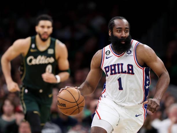 张伯伦资料：除了职业生涯的大部分赛季外，背部和力量都是NBA历史上最完美的
