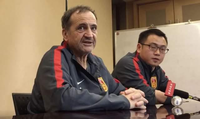 越南足球，国足一直都处于被动挨打的局面，在我们输掉了这场比赛之后