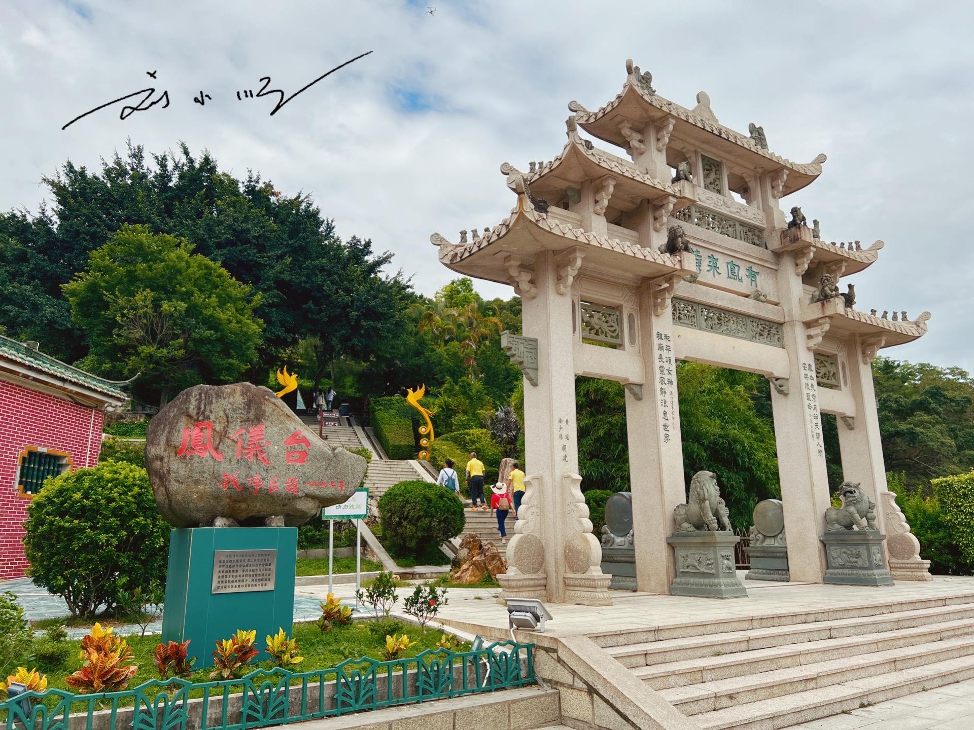 威尔特：威尔特郡是英格兰东北部海滨城市，该地区有人住在码头附近