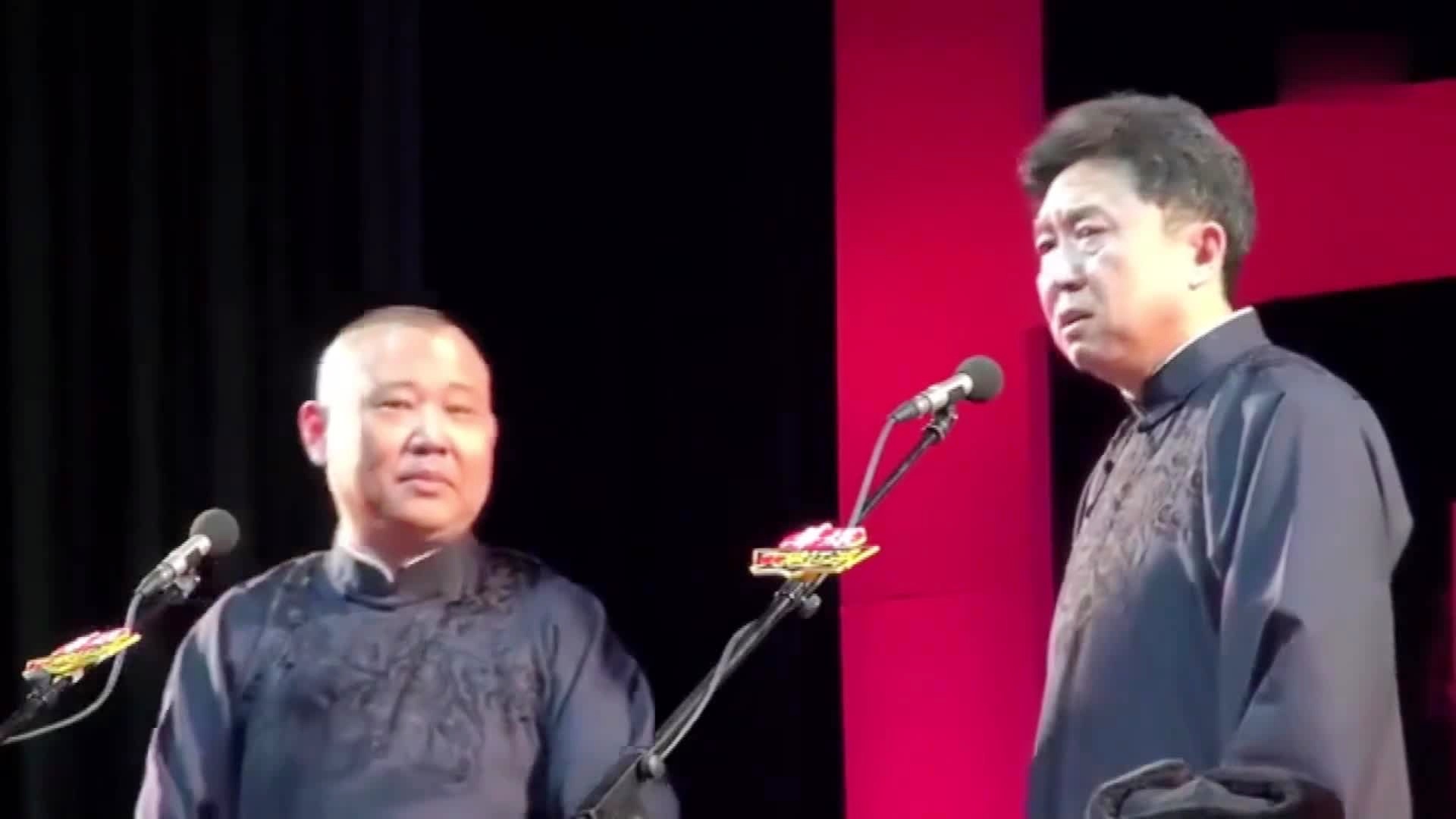 踢足球的规则_守门员用脚跟在足球上摩擦来踢球