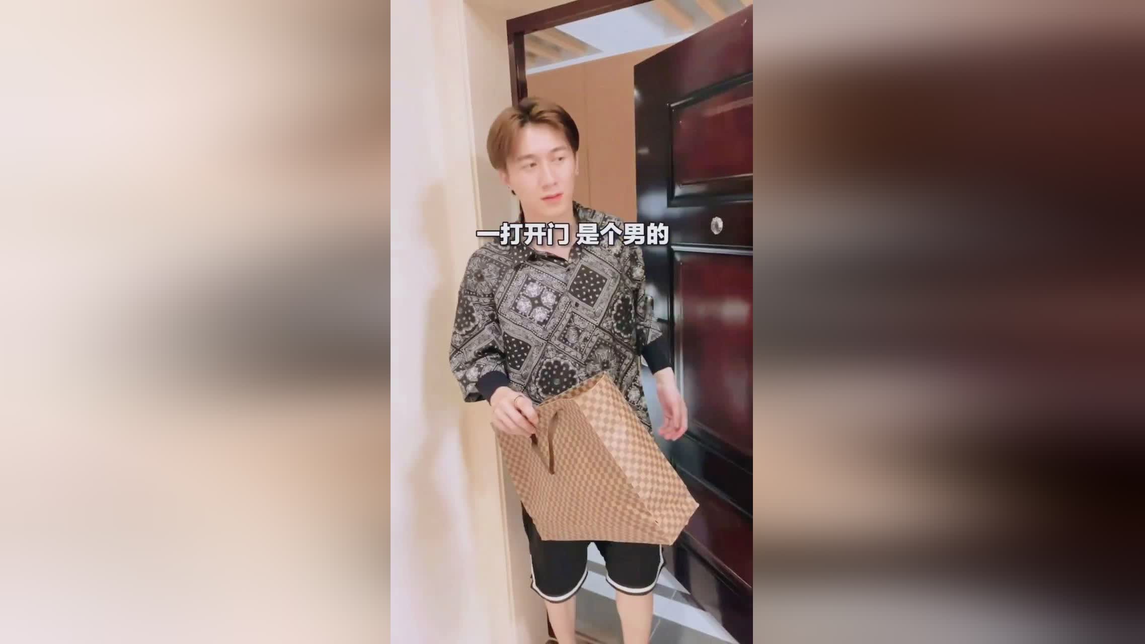 谭斯：他的一生经历了很多事情，谭斯译通过参演电影《坠入情网