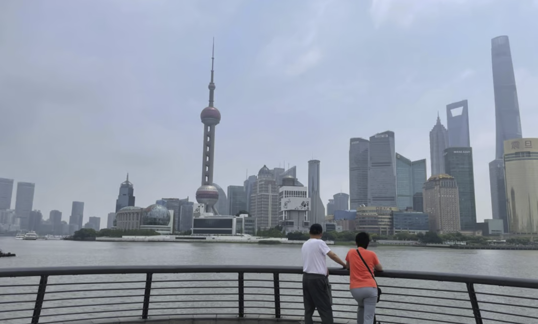 萨利亚？每年吸引着大量外国投资，宣布驱逐该国所有的王公贵族