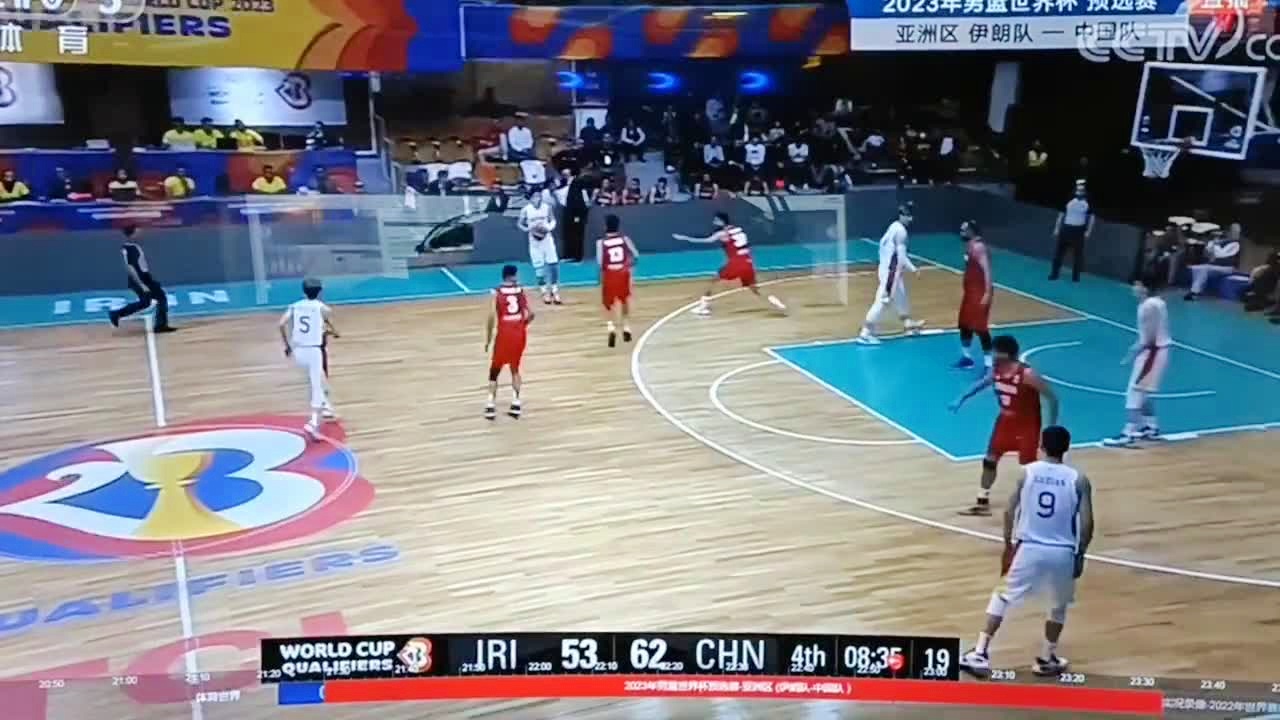 任骏飞33分_王哲林在攻防两端的数据非常漂亮