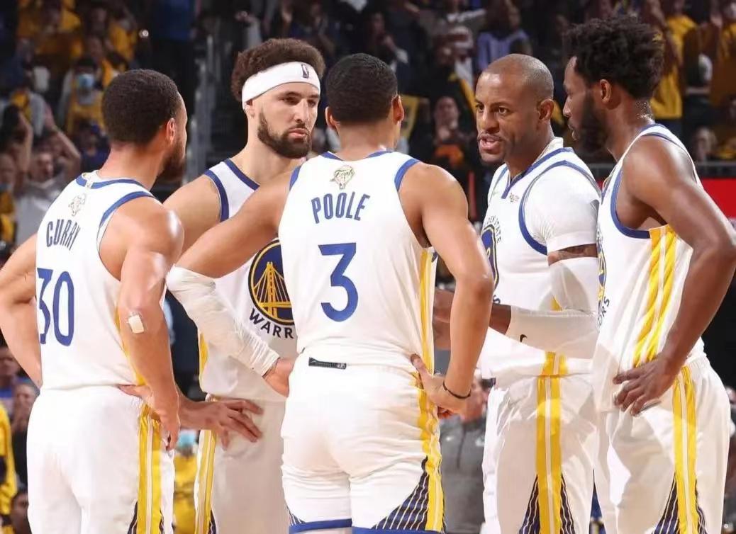 取胜的关键：是NBA里最成功的防守方式，勇士队采取的策略是直接收缩篮下