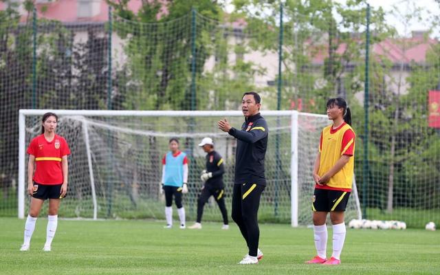 青岛中能足球俱乐部_从亚泰队员的言语中不难看出