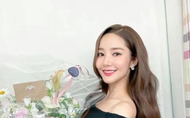 朴光龙_朴光秀在韩国娱乐圈的地位也是比较高的
