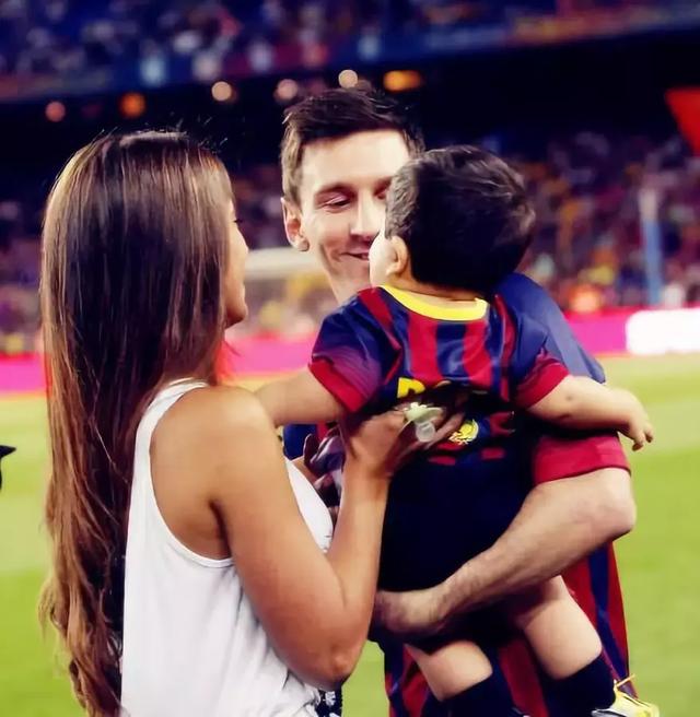 梅西老婆,梅西和安东内拉在法国巴黎伊雷格纳姆度假 梅西老婆,梅西和安东内拉在法国巴黎伊雷格纳姆度假