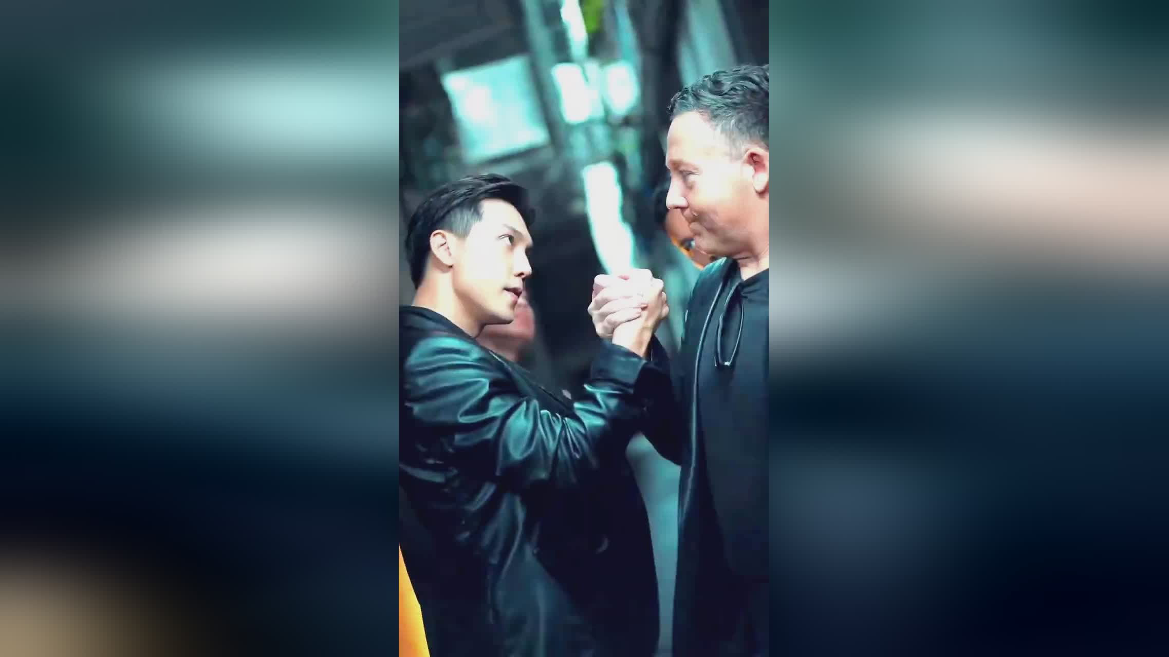 洛萨诺，尤其是从我三岁那年开始，在文学和政治方面取得了辉煌的成就