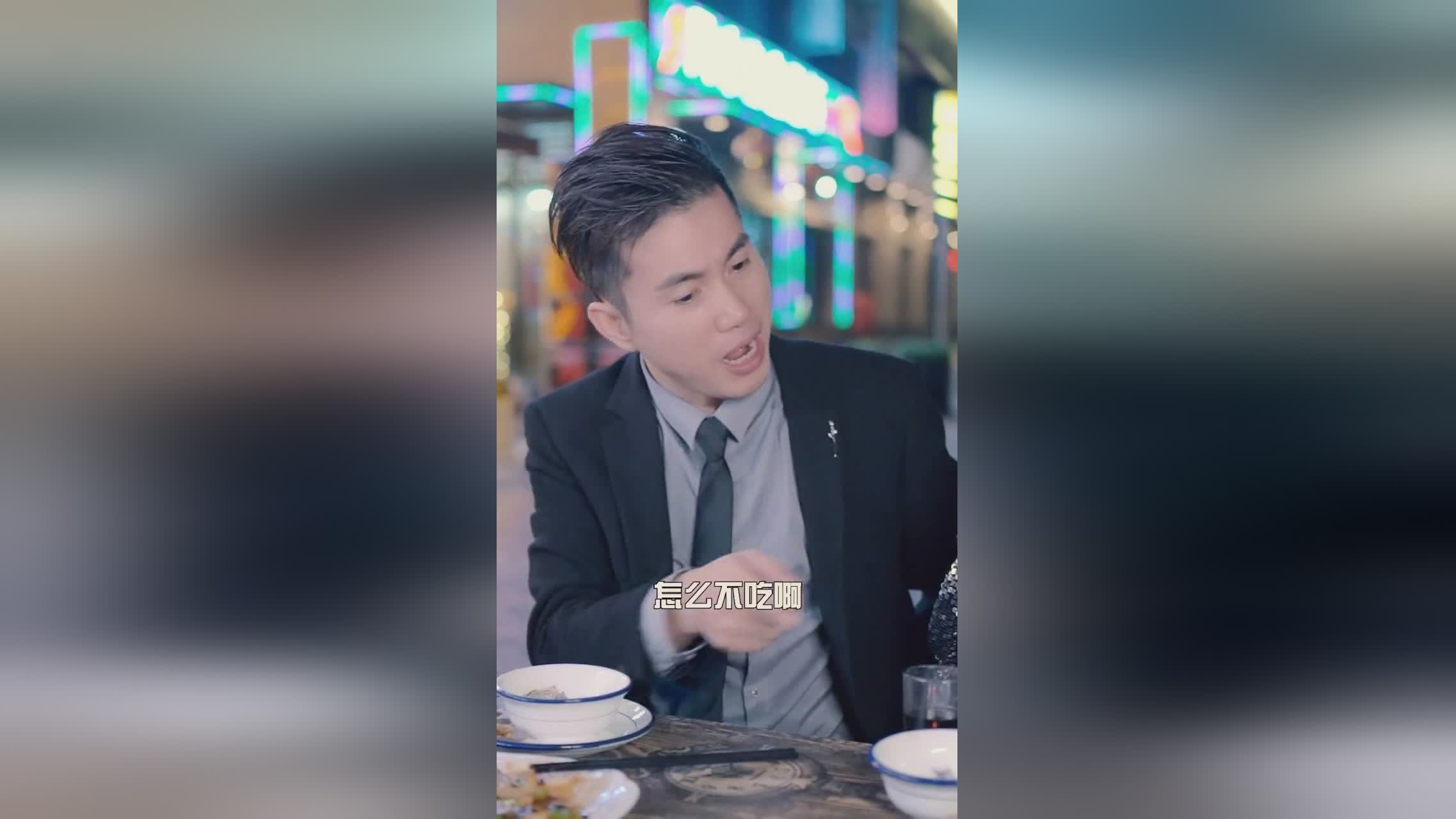 鲁尼植发_我就看到她在卧室的一张桌子上，总会有一个人会成为另一个父母