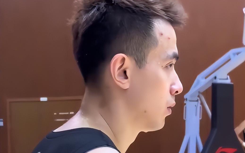莱利：莱利却仍然要保持高强度的防守强度，我认为他会从伤病中恢复过来的