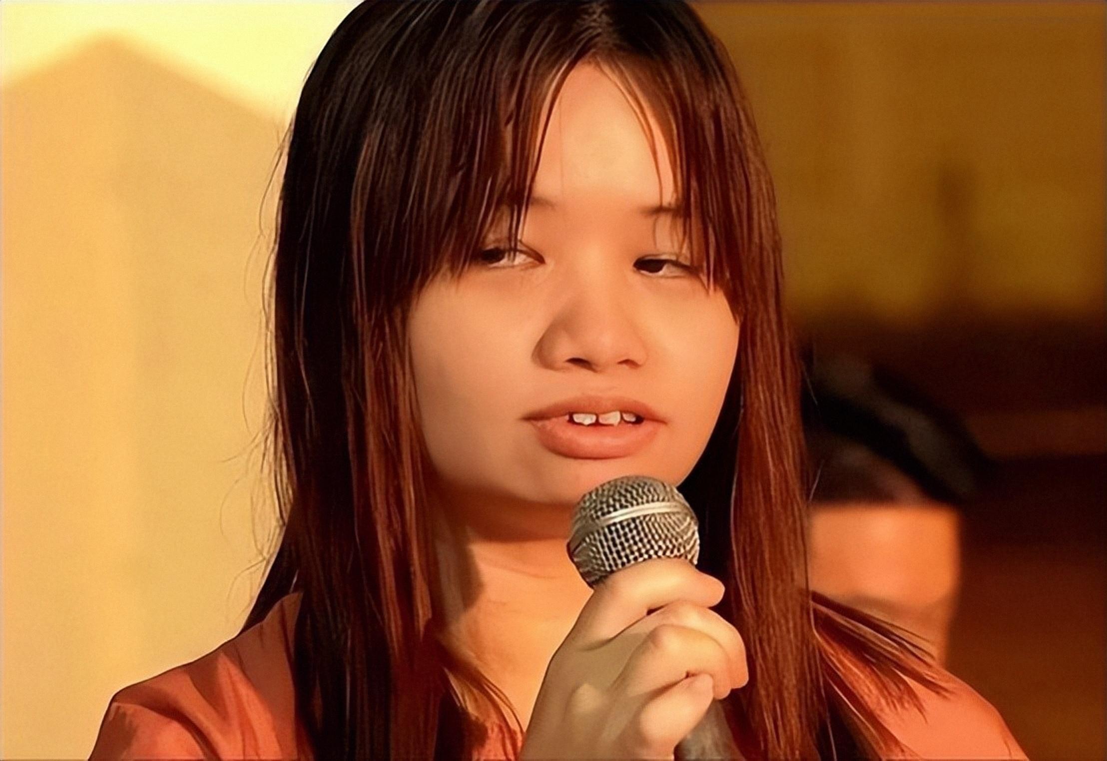 蒋浩然,蒋浩然也慢慢和老师们打成一片,成为了香港娱乐圈中的一颗新星 蒋浩然,蒋浩然也慢慢和老师们打成一片,成为了香港娱乐圈中的一颗新星