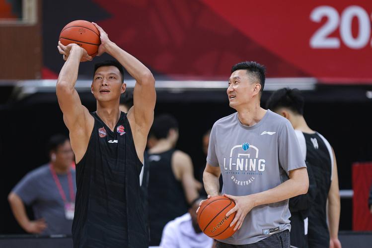 哈达迪，许家晗作为一名后卫球员来说，更是在季后赛中打进了四强